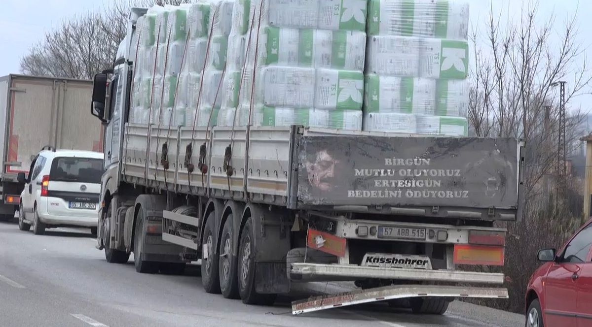 Çorum’da Minibüs-TIR Kazasında 3 Yaralı