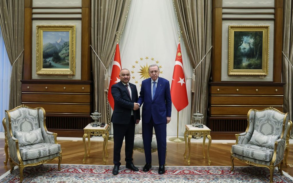 Cumhurbaşkanı Erdoğan, Kırgızistan Parlamento Başkanı Uulu’yu kabul etti