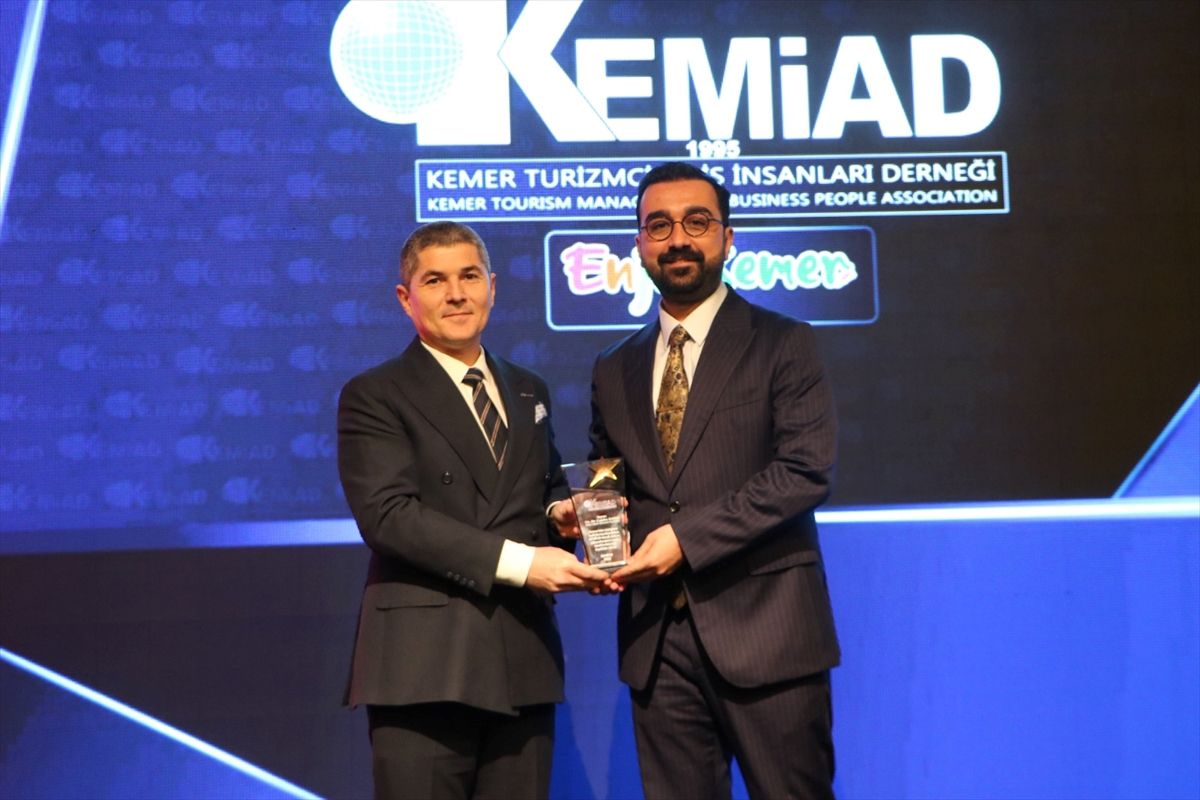 Dr. Çağdaş Dağlı’ya Ödül
