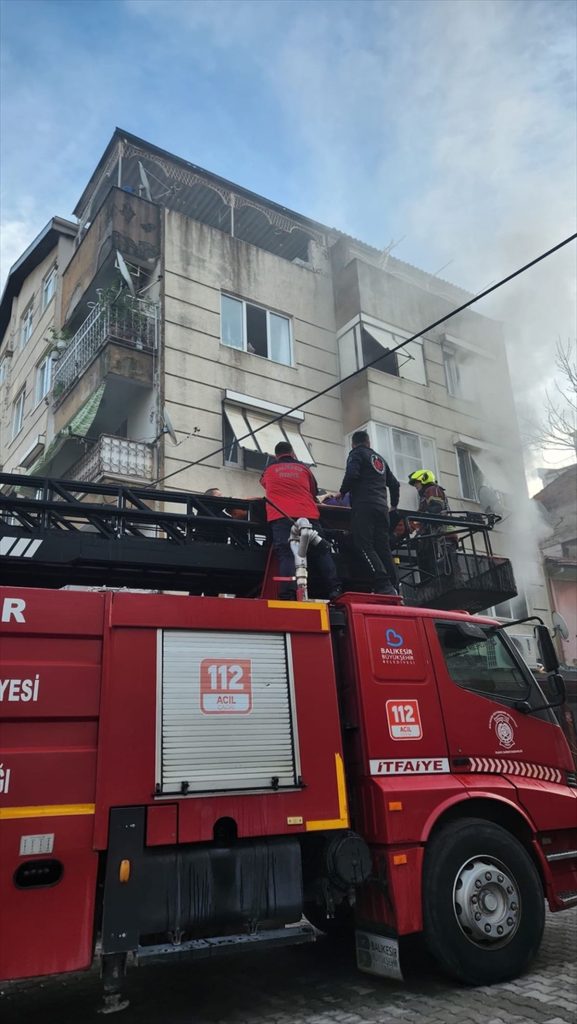 Edremit’te Apartman Yangını: 4 Yaralı