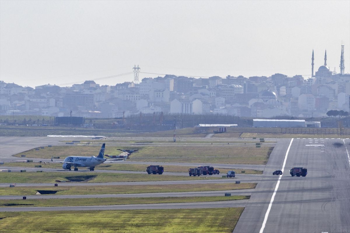 Egyptair Uçağı İstanbul’a Acil İniş Yaptı