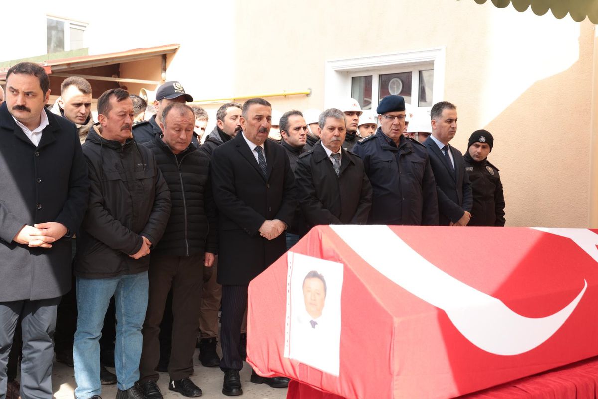 Emekli Polis Kazım Kızıl İçin Cenaze Töreni
