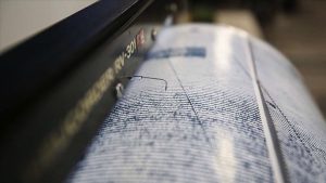 Endonezya’da 6,1 büyüklüğünde deprem