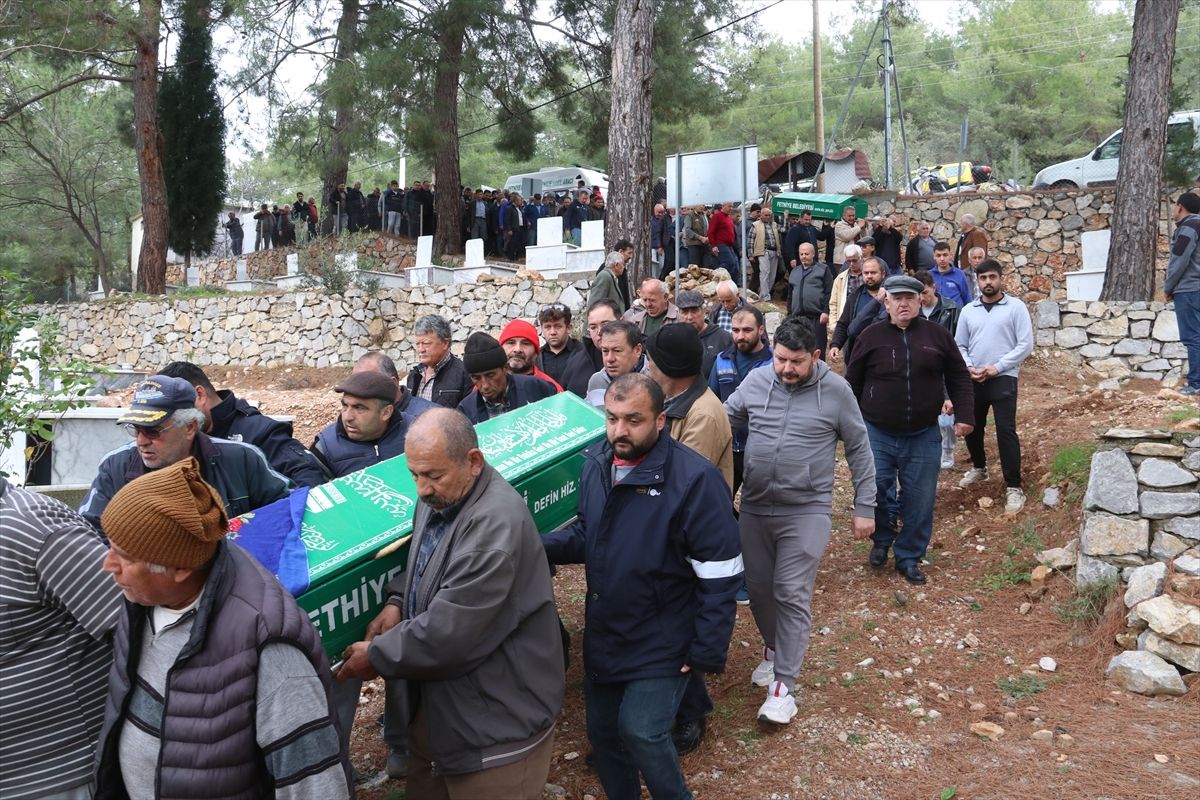 Fethiye’de Trafik Kazası: Babaannesi ve Torunu Toprağa Verildi