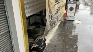 Forkliftle Kuyumcu Soydu, Eşekle Kaçtı
