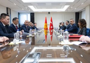 Hakan Fidan ve Kırgızistan Parlamento Başkanı Görüştü