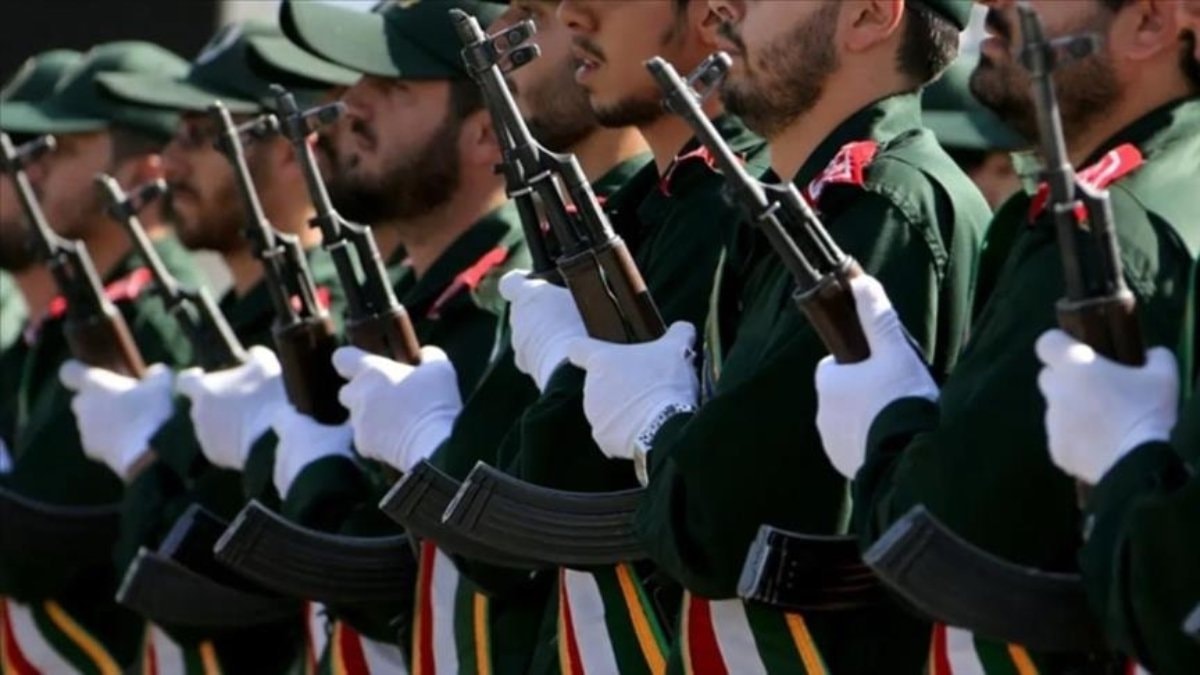 İran Devrim Muhafızları: Saldırıların sürmesi halinde ABD ve İsrail üslerini vuracağız