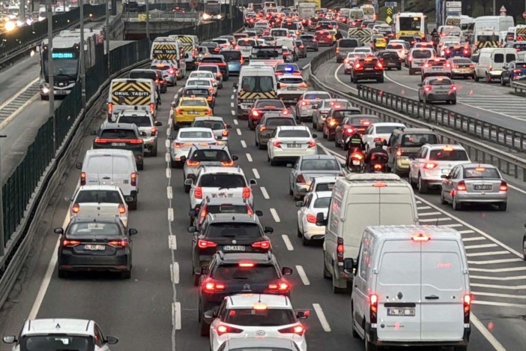 İstanbul’da trafik yoğunluğu yüzde 80’e kadar çıktı