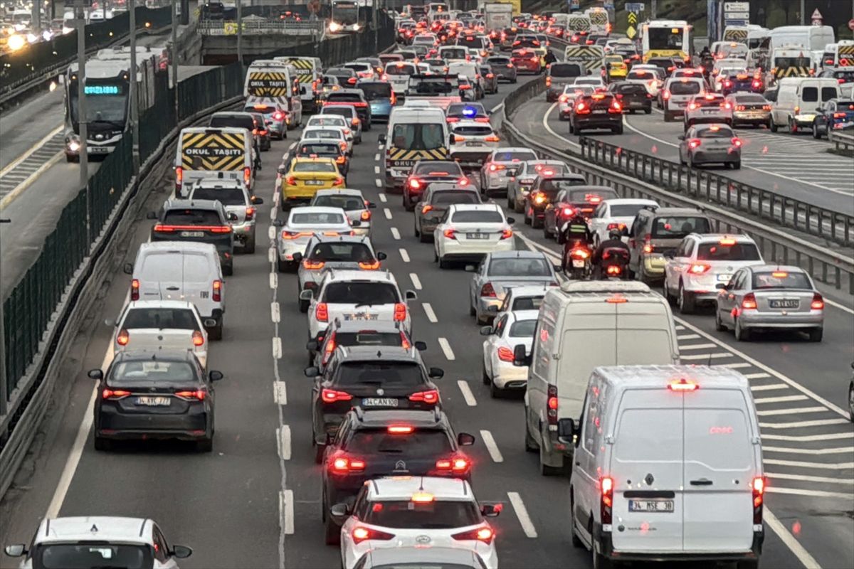 İstanbul’da trafik yoğunluğu yüzde 80’e kadar çıktı