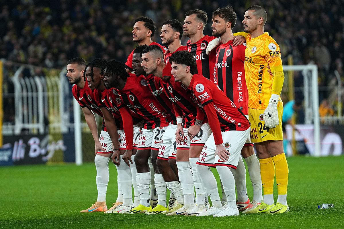 Kadıköy’de inanılmaz anlar! Tüm stat ayakta alkışladı