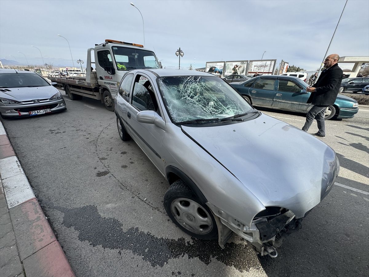 Karaman’da otomobil ile çarpışan motosikletteki 2 kişi yaralandı