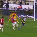 Karar doğru mu? Ünlü yorumcular Fenerbahçe’nin penaltısında hemfikir oldu