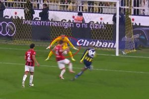 Karar doğru mu? Ünlü yorumcular Fenerbahçe’nin penaltısında hemfikir oldu