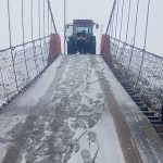 Kars’ta Buzla Kapanan Köprüde Otomobil Kurtarıldı