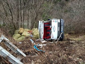 Kastamonu’da Kamyon Devrildi, 2 Yaralı