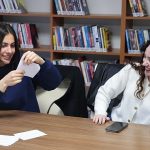 Konak’ta gençler yabancı dilini konuşarak geliştiriyor