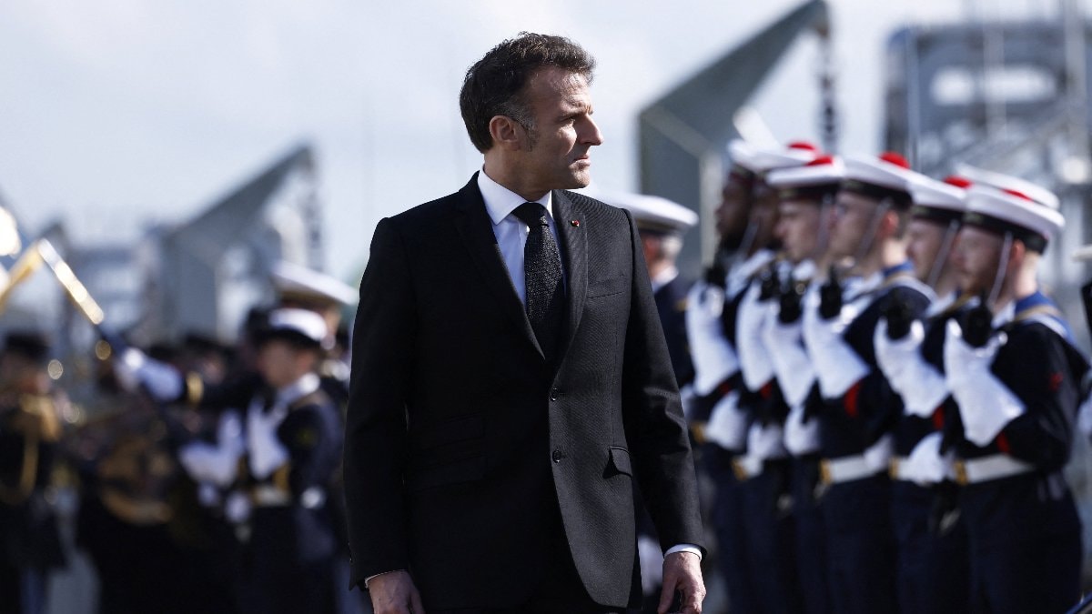 Macron, Fransa’nın nükleer cephaneliğini büyüteceğini belirtti