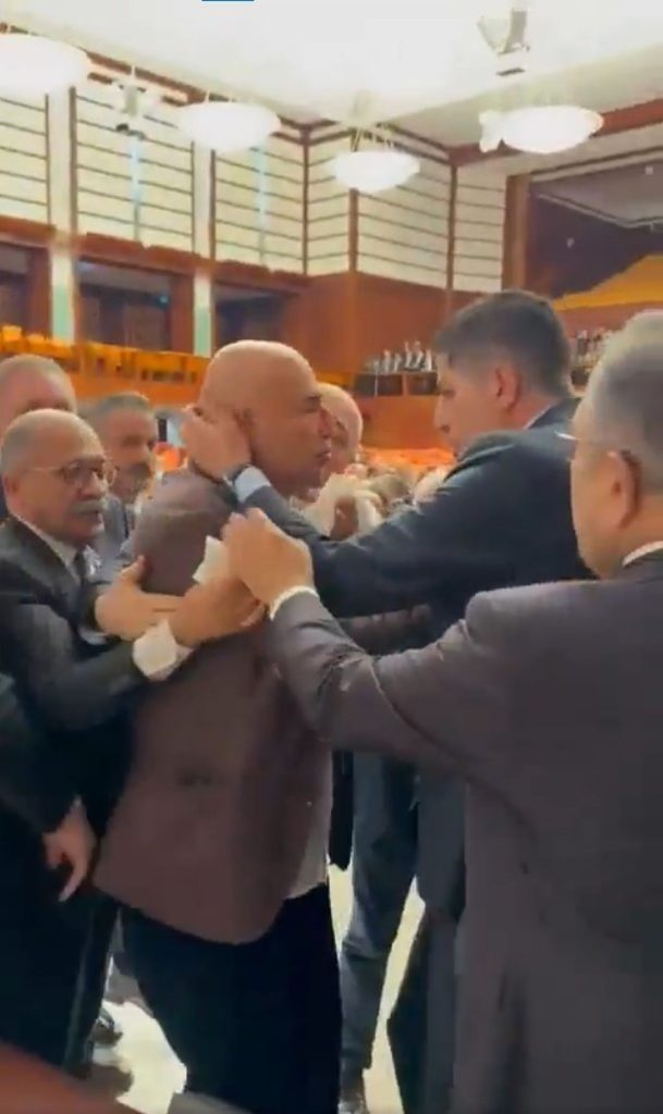 Mahmut Tanal’Dan Osman Gökçek’e: Döveceğim onu