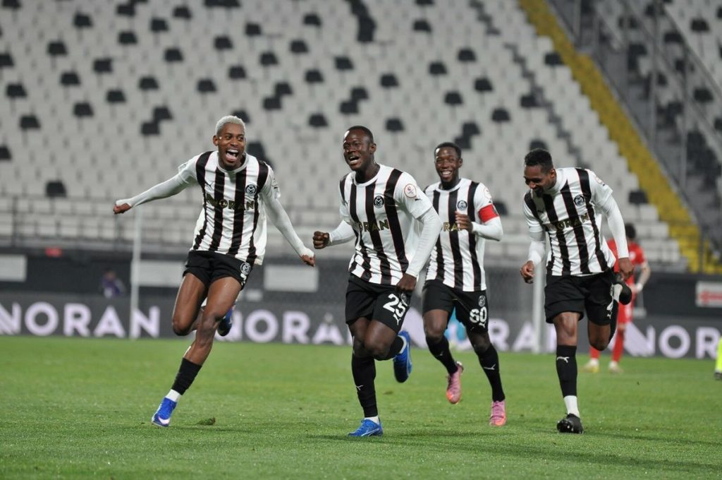 Manisa FK, Esenler Erokspor ile Zorlu Kapışmada