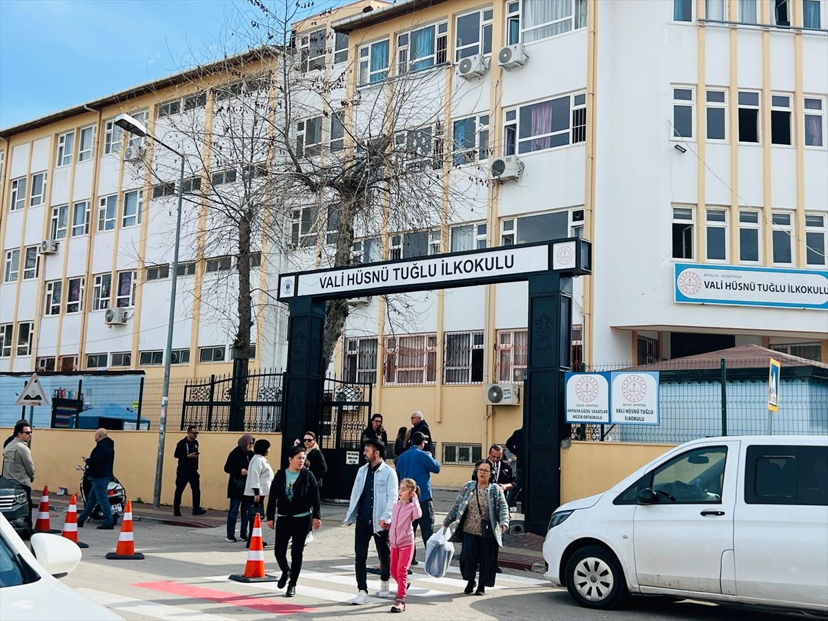 Muratpaşa’da Okulda Yangın