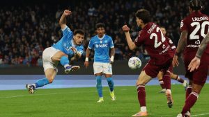 Napoli sahasında Torino’yu yendi