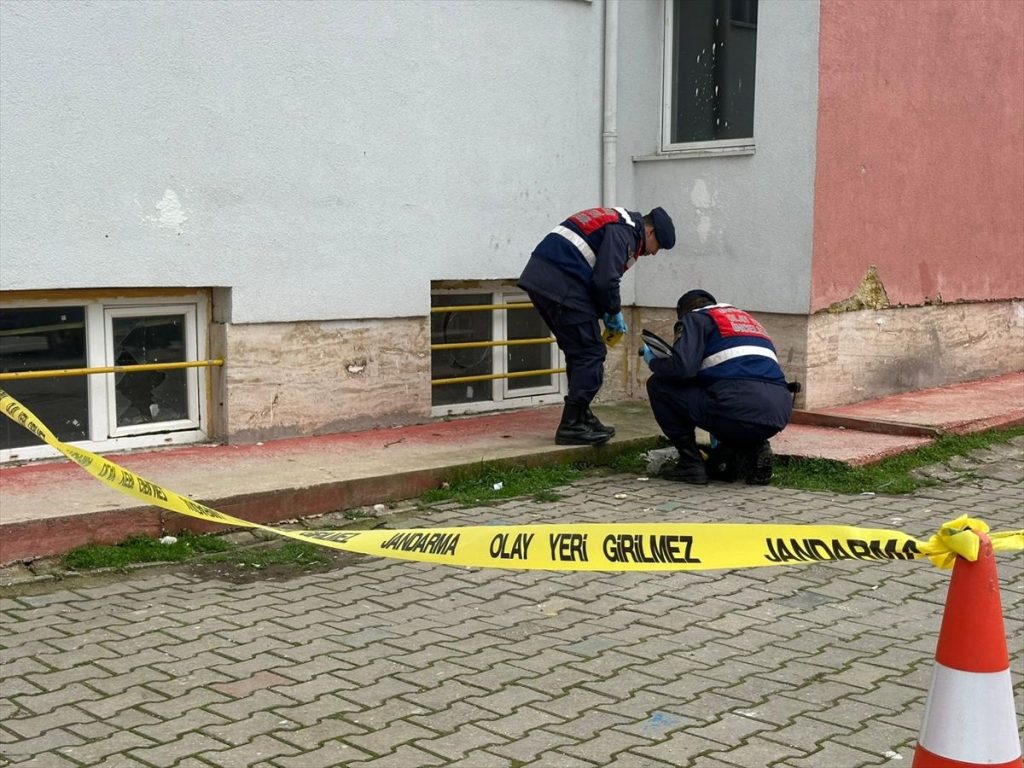 Öğrenci 4. Kattan Düştü, Ağır Yaralı