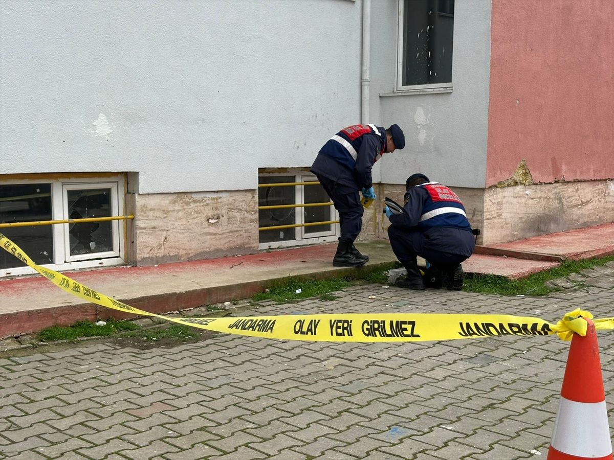 Öğrenci 4. Kattan Düştü, Ağır Yaralı
