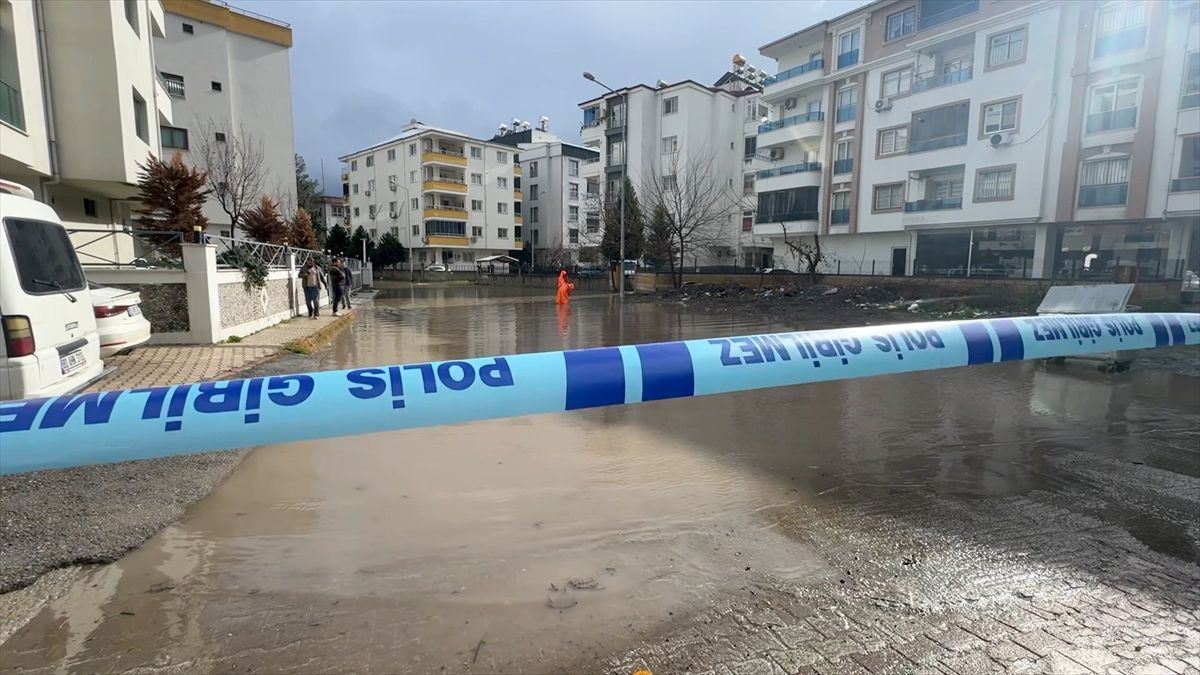 Osmaniye’de Sağanak Yağış Felç Etti