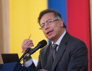 Petro, Suikast Endişesiyle Gecikmeli İndi