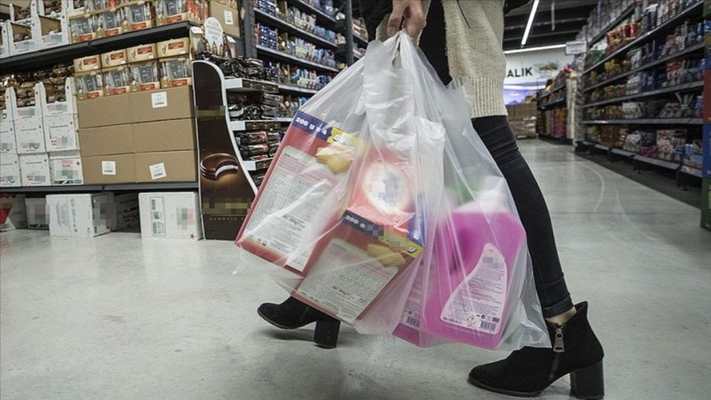 Plastik poşet ücretlendirmesiyle 2,8 milyon ton atık önlendi