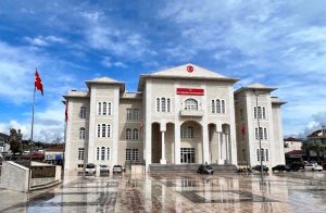 Rüşvet İddiası: Kaymakamın Koruma Polisi ve Şoförü Tutuklandı