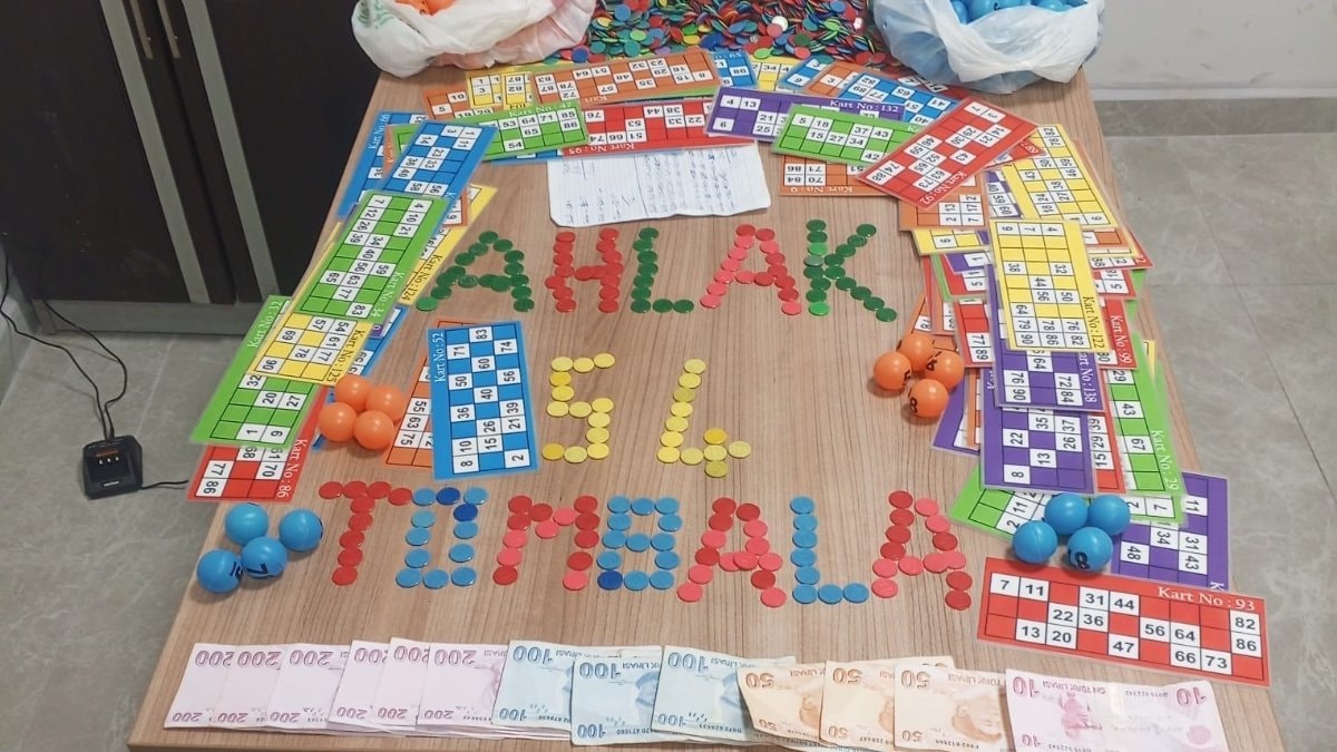Sakarya’da taraftar derneği görünümlü kahvehaneye kumar baskını