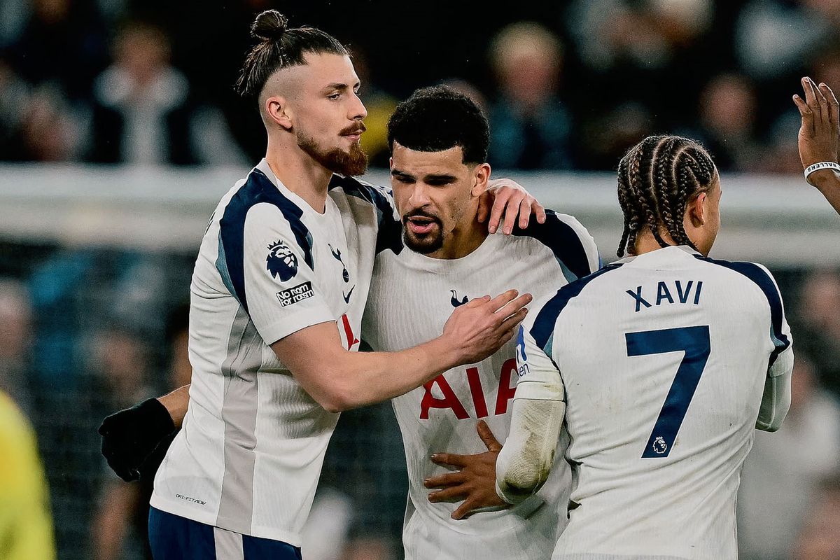 Şampiyonlar Ligi’nde tarih yazan Tottenham, kendi liginde küme düşmemeye çalışıyor