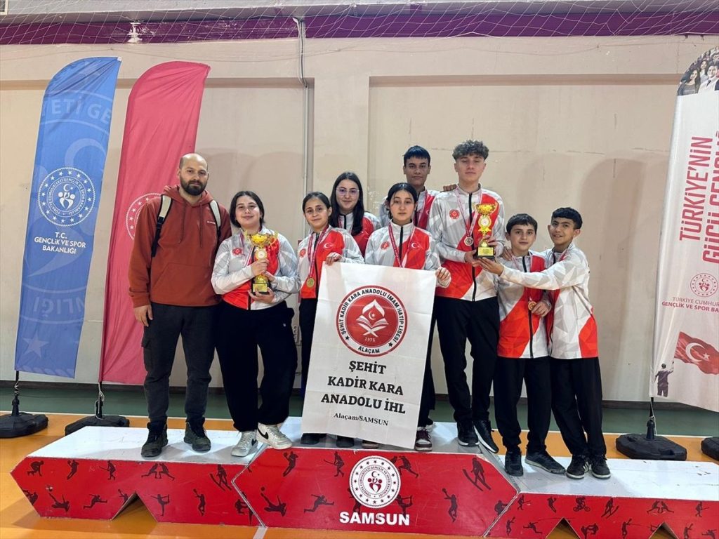 Samsun’un İmam Hatip Lisesi Floor Curling’de İl Birincisi