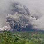 Semeru Yanardağı’nda Patlamalar