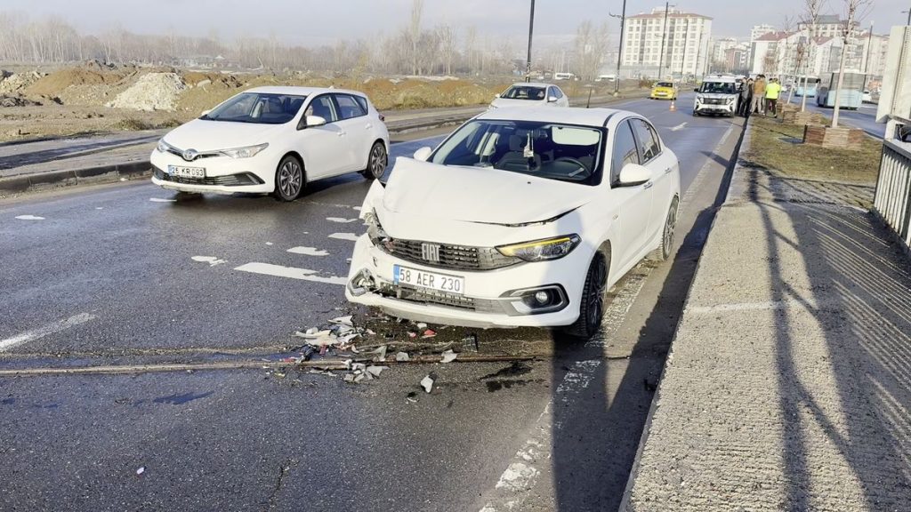 Sivas’ta Buzlanma Nedeniyle Trafik Kazaları