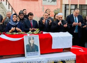 TIR ile otomobilin çarpıştığı kazada yaralanan liseli Elif, kurtarılamadı