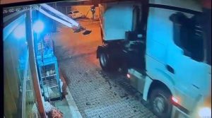 TIR’ın Altına Giren Motosiklet Sürücüsü Hayatını Kaybetti