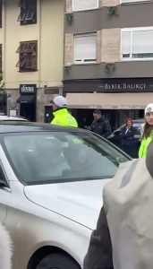 Trafikte Dans Eden Kadın Gözaltına Alındı