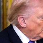 Trump’ın boynundaki leke gündem oldu: Beyaz Saray’dan açıklama geldi