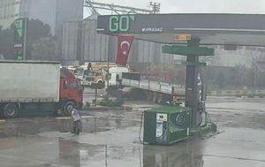 Turgutlu’da Kaza: TIR’a Çarpan Otomobilde 1 Yaralı