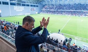 Türk futbolunun efsanesinden Başkan Tugay’a Karşıyaka Stadı teşekkürü