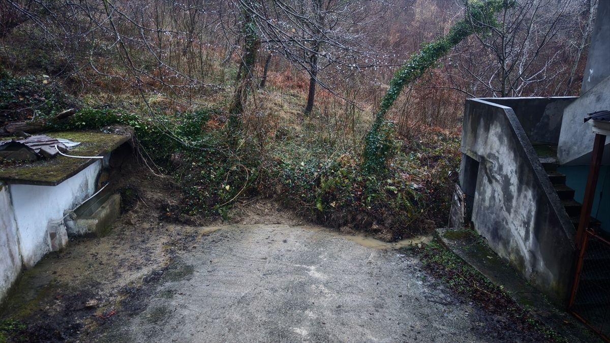 Türkeli’de Heyelan: Yol Kapandı