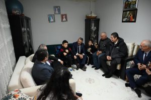 Vali Sezer, SMA Hastası Arel’i Ziyaret Etti