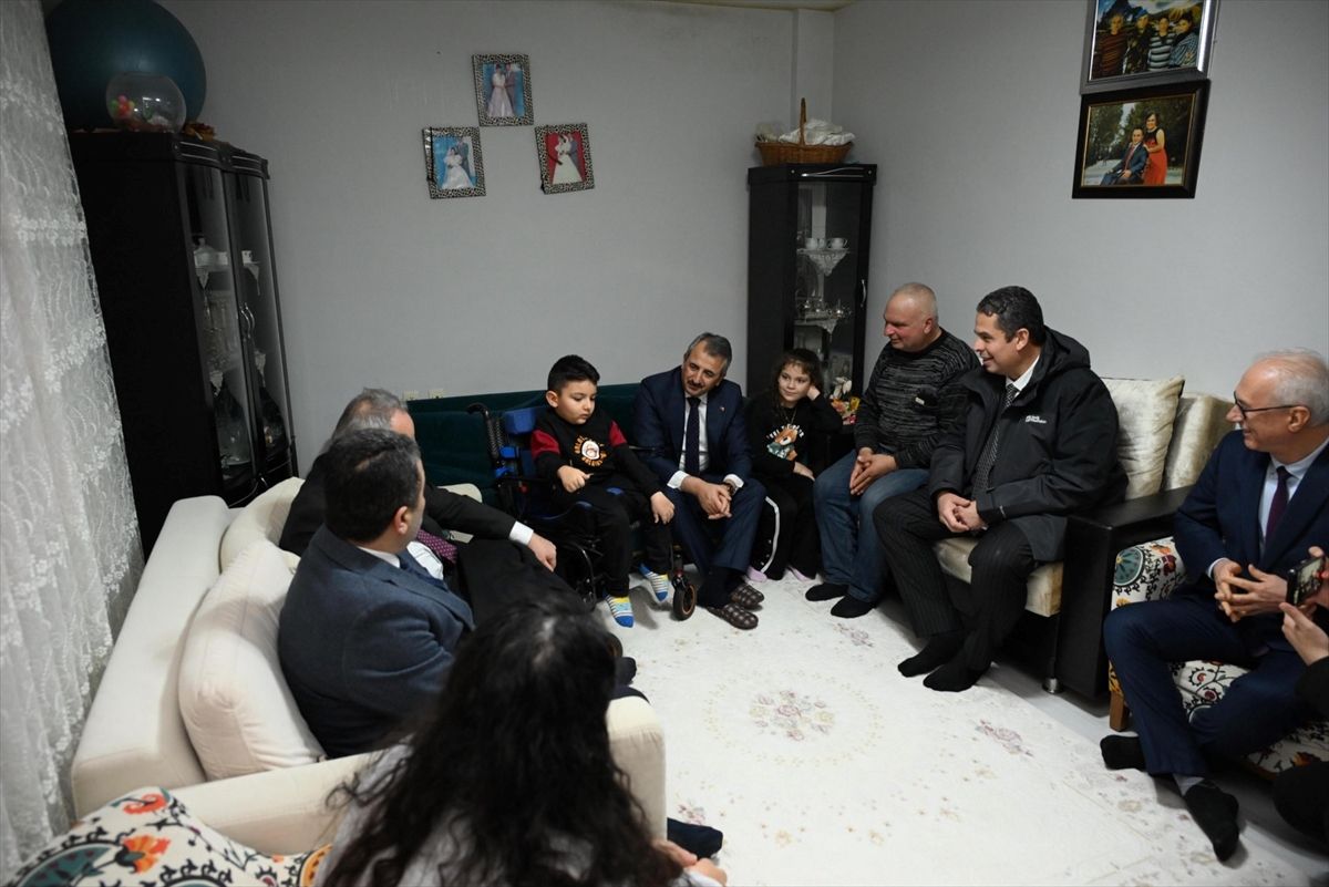 Vali Sezer, SMA Hastası Arel’i Ziyaret Etti