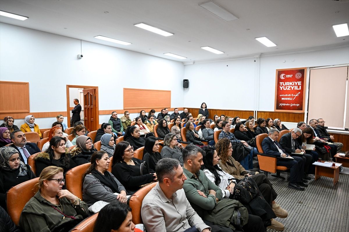Vali Turan, Okul Aile Birliği Başkanlarıyla Toplandı