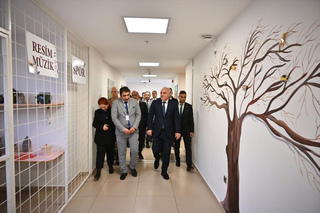 Vali Zorluoğlu’ndan Yeşilay Ziyareti