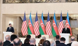 Vance, Azerbaycan’da Aliyev ile Görüştü