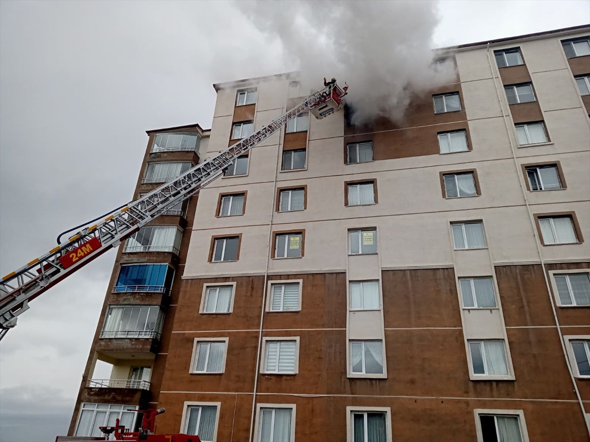 Yozgat’ta 8 Katlı Apartmanda Yangın